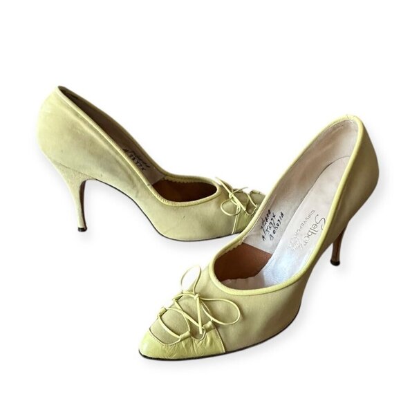 Andrew‎ Geller Yellow pumps. Soft Pointed Toe,  Size 7 1/2 AAA Narrow, Vintage - Picture 2 of 16